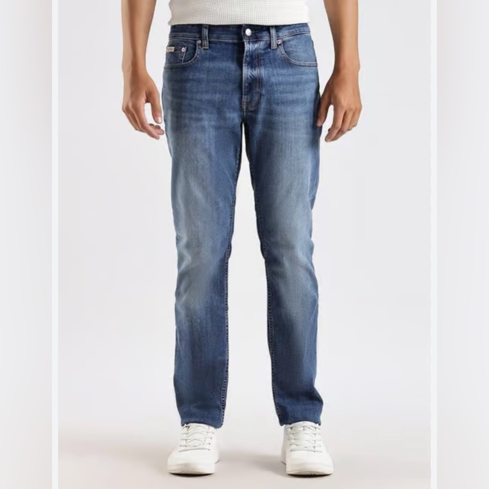 Calvin Klein men’s size 36/30 straight leg jeans with pockets
